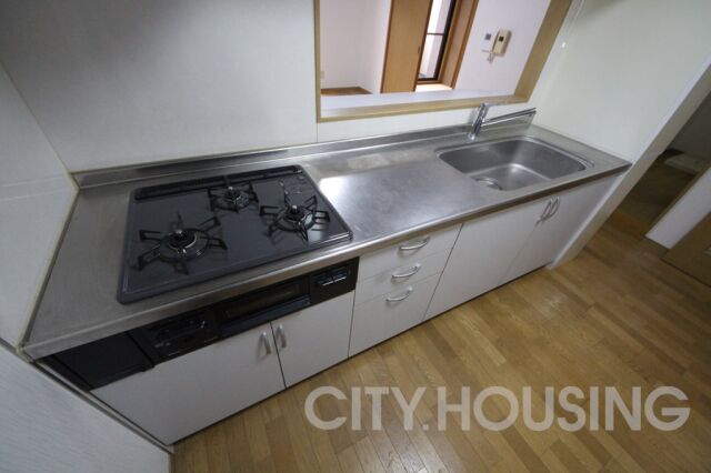 キッチン　※同タイプ部屋の写真です。