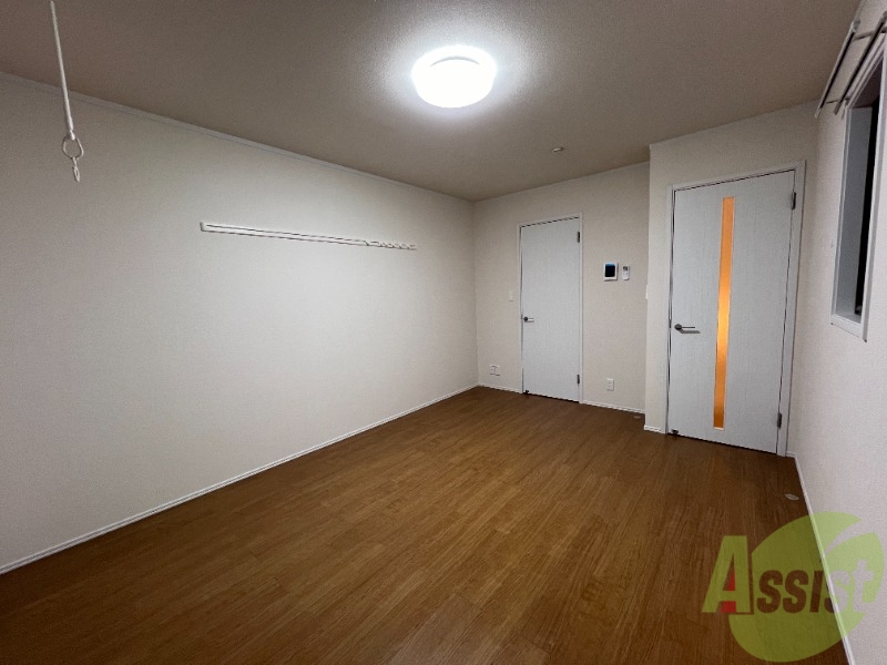 居室・リビング　洋室６．６帖です。フローリングが落ち着きますね。