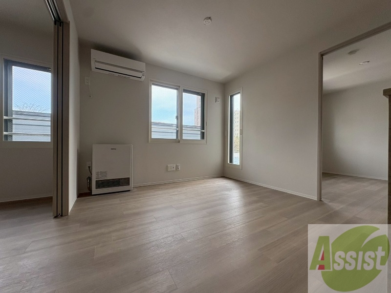 居室・リビング　広々としたリビングですね。使い勝手がよさそうですね！