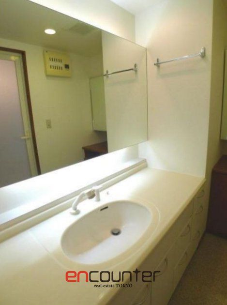 洗面設備　※同マンション別室参考写真