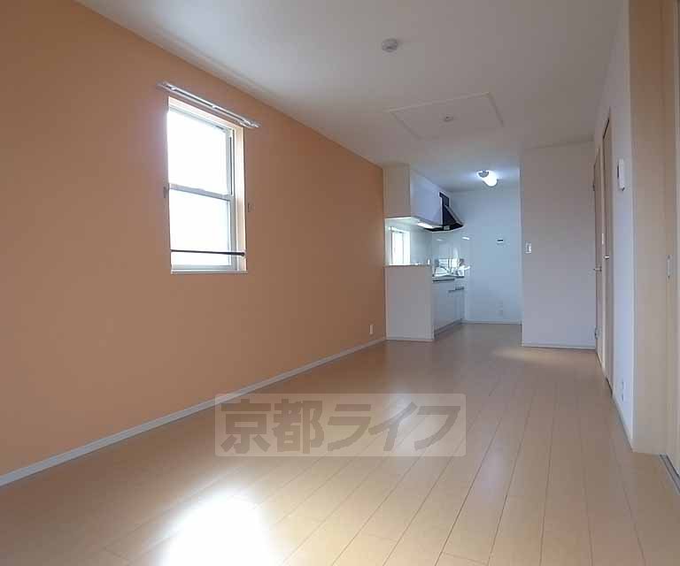 居室・リビング　奥行きあるリビングルーム。