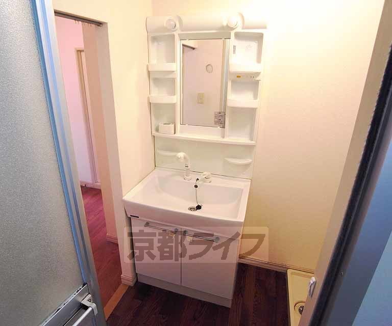 洗面設備　独立洗面台も大きいですね。