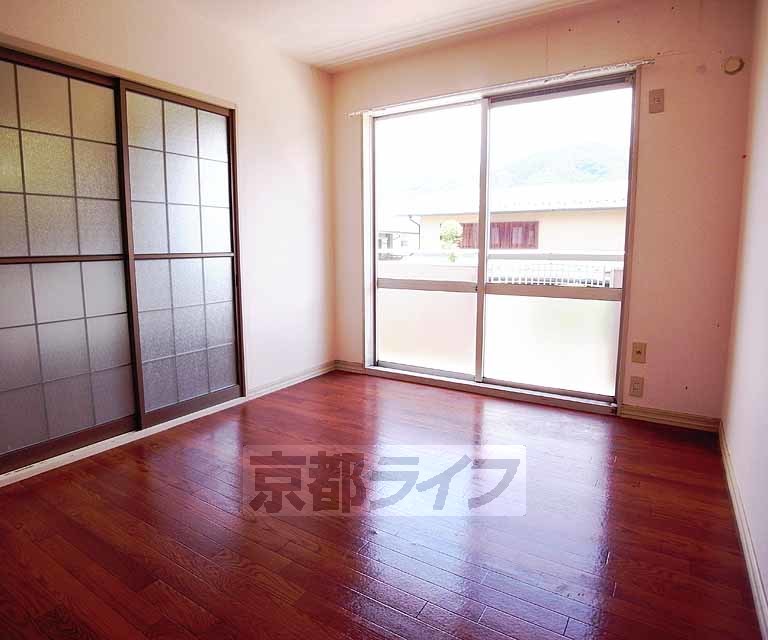 居室・リビング　明るい居室ですね。