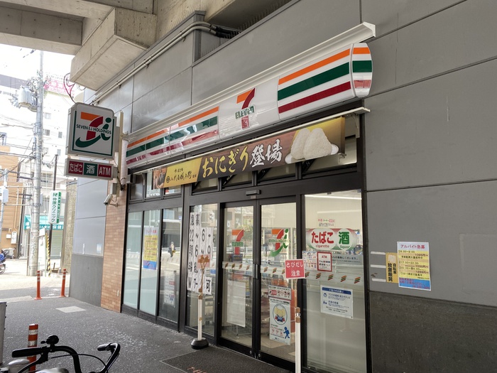 コンビニ　セブンイレブン（コンビニ）まで180m