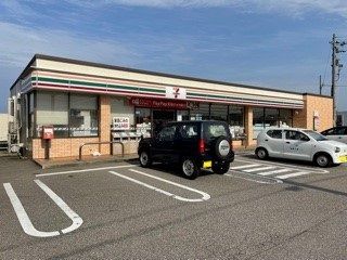コンビニ　セブンイレブン（コンビニ）まで500m
