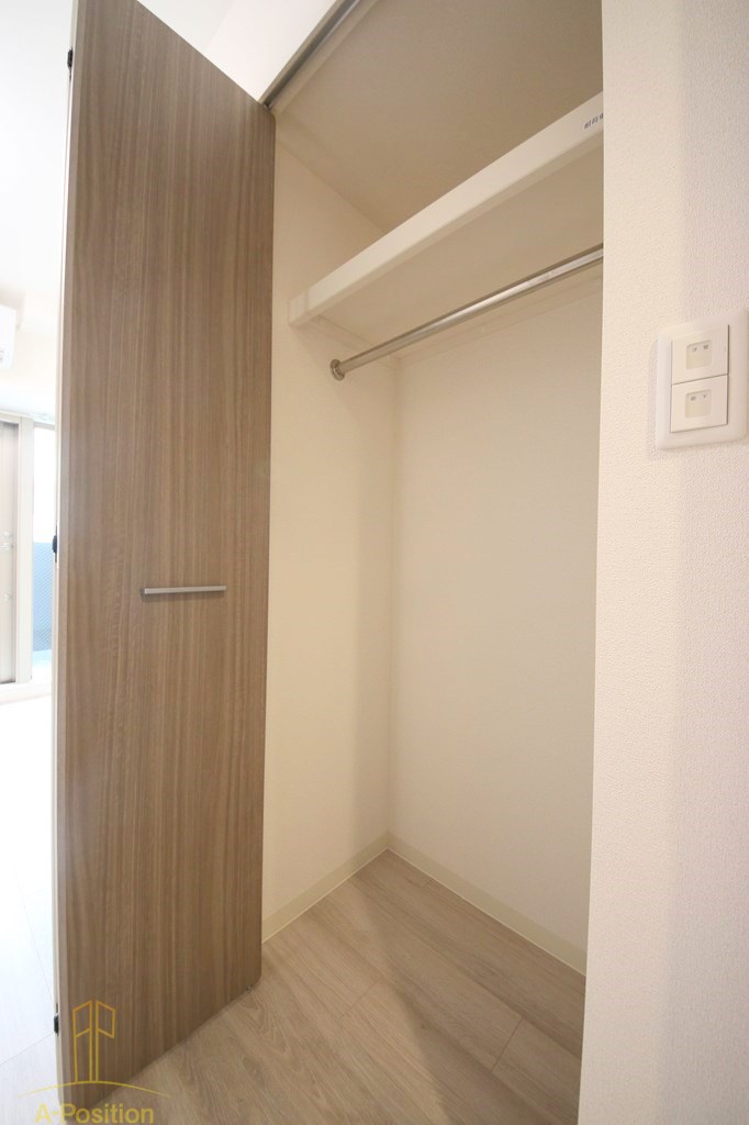 収納　プレサンスOSAKA東中本エシデル