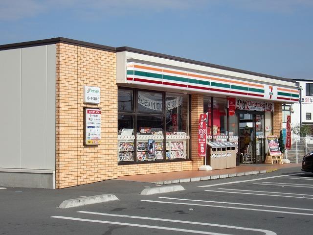 コンビニ　セブン-イレブン新倉敷駅前３丁目店（コンビニ）まで356m