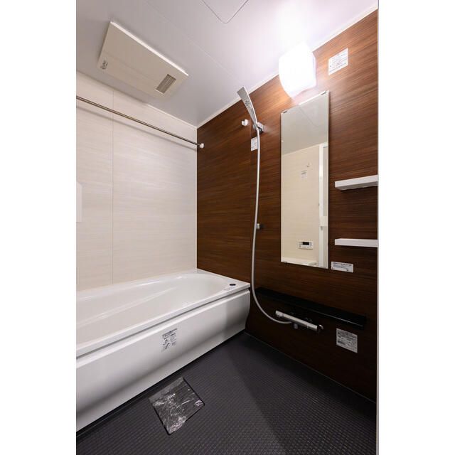 バス・シャワールーム　コンパクトで使いやすいお風呂です