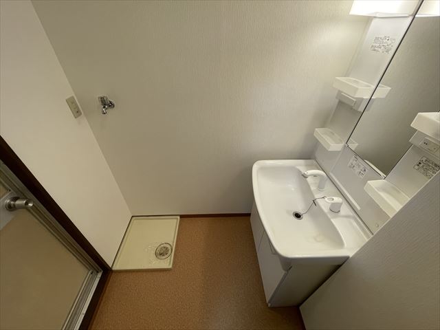洗面設備　※同建物別部屋の写真になります。