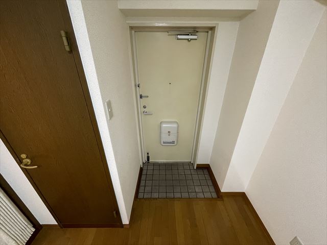 玄関　※同建物別部屋の写真になります。