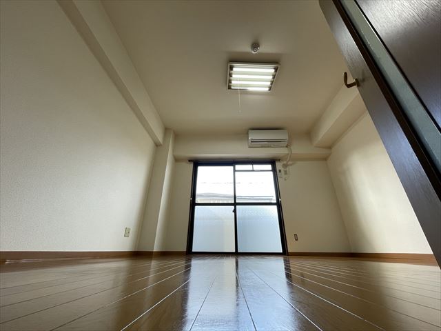 居室・リビング　※同建物別部屋の写真になります。