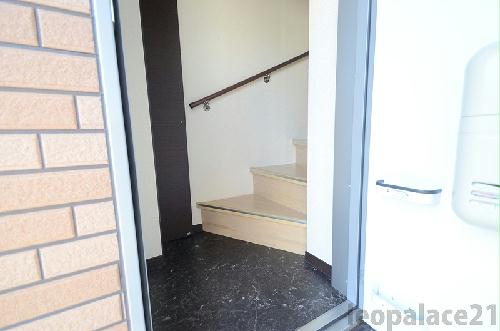 玄関　実際のお部屋と異なる場合がございます。