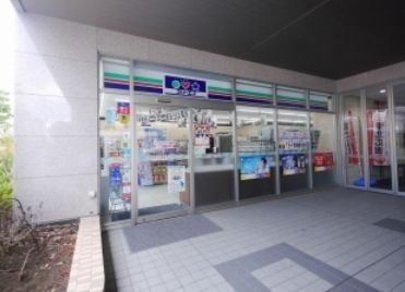 コンビニ　スリーエフ（コンビニ）まで285m