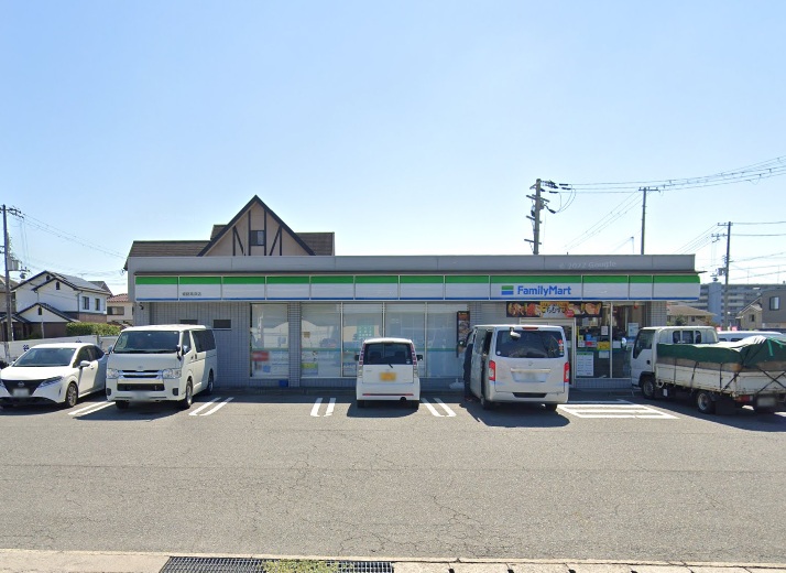 コンビニ　ファミリーマート 姫路高浜店（コンビニ）まで239m