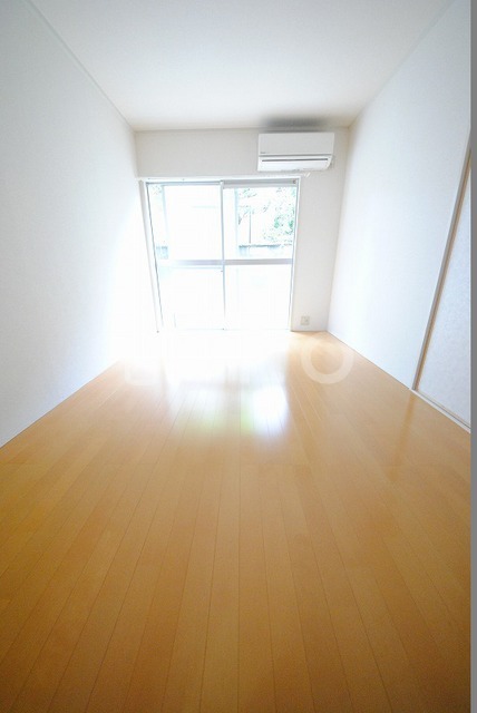 居室・リビング　写真は１０３号室