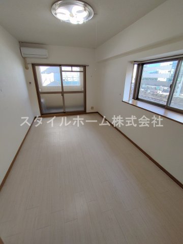 居室・リビング　別部屋写真です。