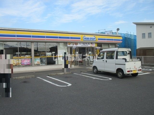 コンビニ　ミニストップ津安濃店（コンビニ）まで1048m