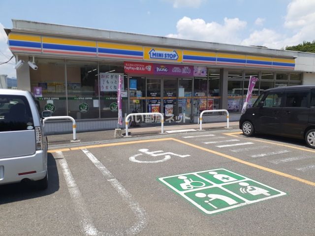 コンビニ　ミニストップ津長岡店（コンビニ）まで1641m