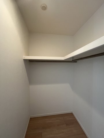 収納　スプランディッド新大阪DUE　ウォークインクローゼット