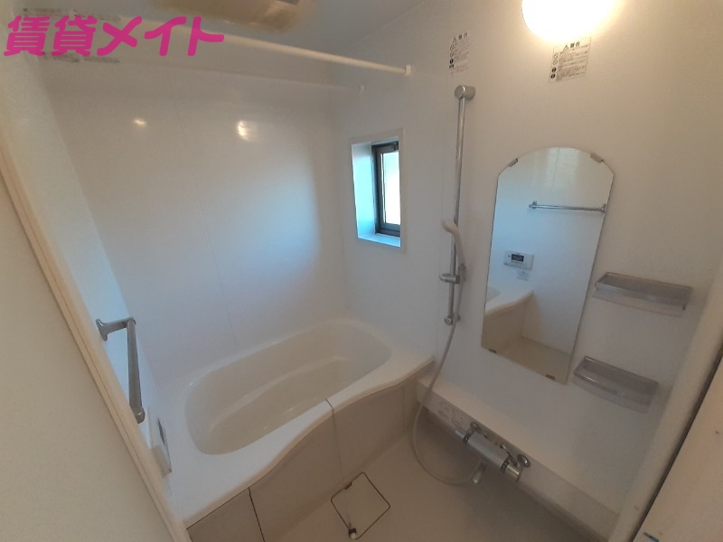 バス・シャワールーム　同物件、別部屋写真