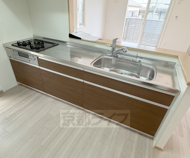 キッチン　動線もスペース確保～！