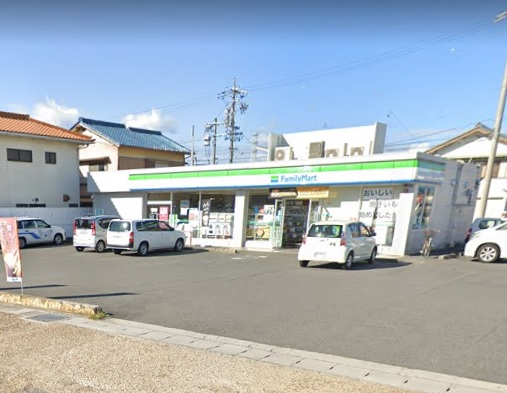 コンビニ　ファミリーマート四日市滝川町店（コンビニ）まで291m