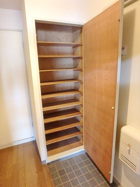 玄関　シューズボックスあります♪