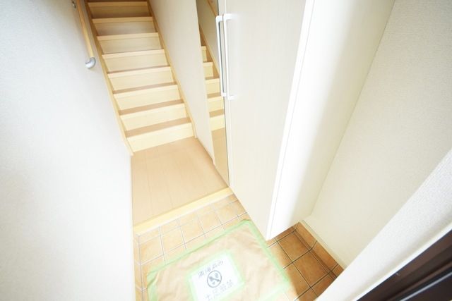 玄関　★お問い合わせはタウンハウジング★