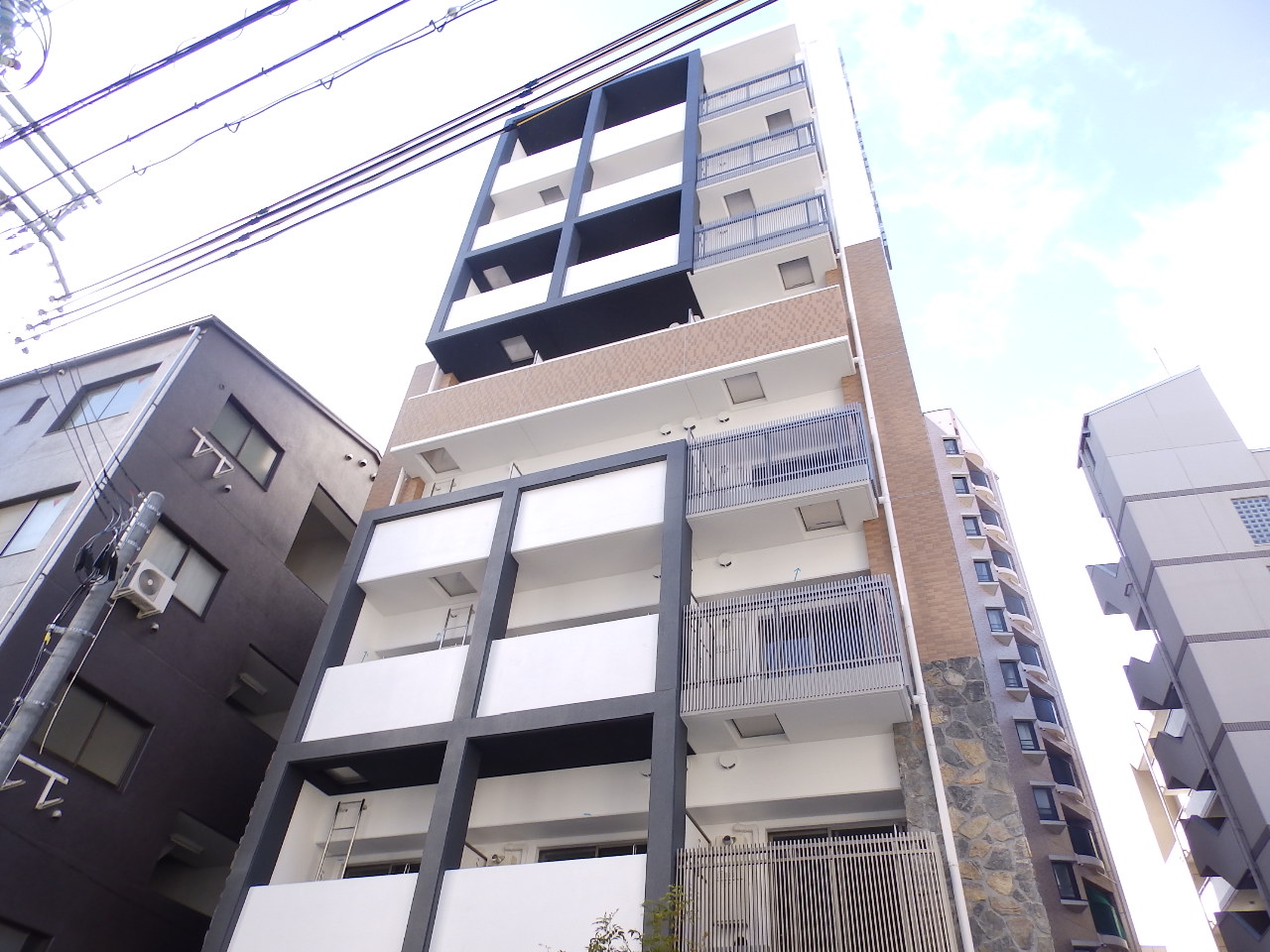 建物外観　駅まで３分