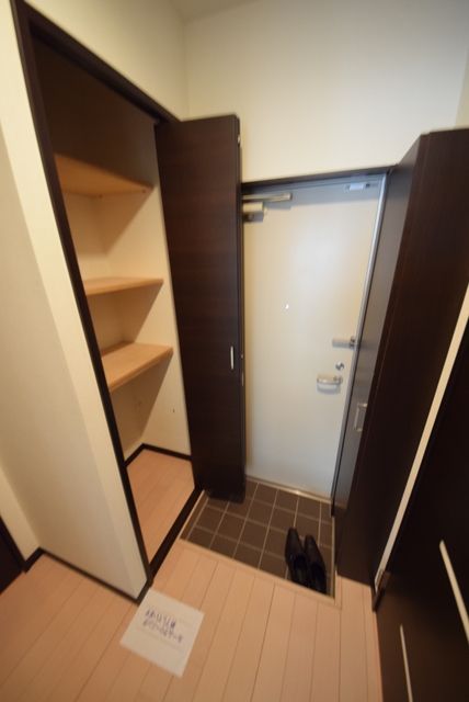 玄関　104号室参照写真