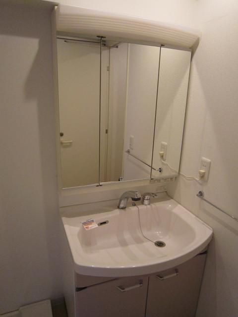 洗面設備　★★三面鏡独立洗面台完備★★