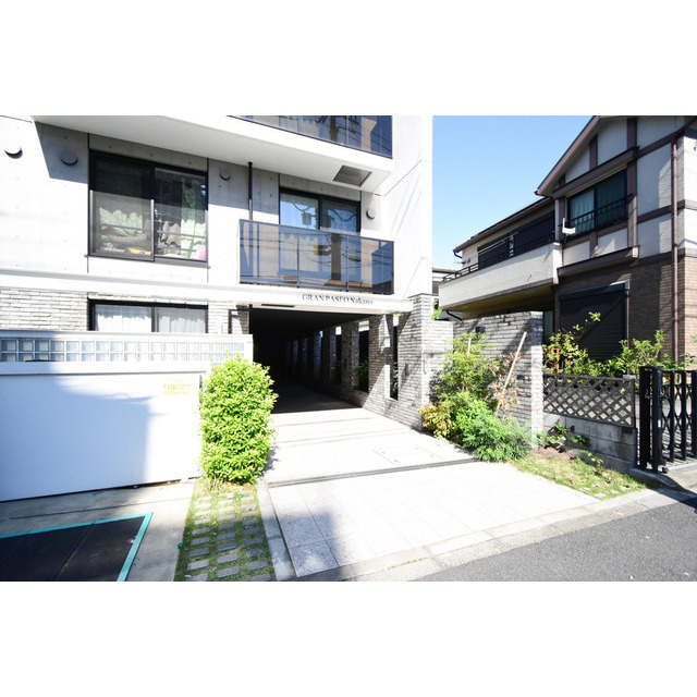 エントランス　建物の内部です