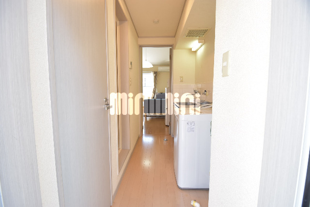 玄関　玄関からの室内