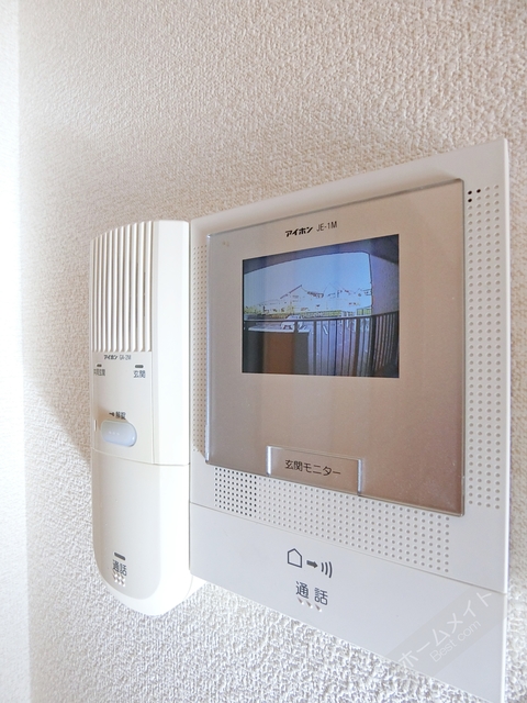 セキュリティ　モニターホンで来訪者を確認できます♪