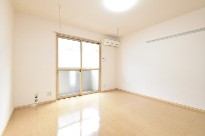 居室・リビング　8帖洋室