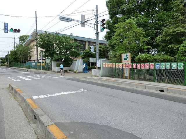 小学校　春日部市立八木崎小学校（小学校）まで743m