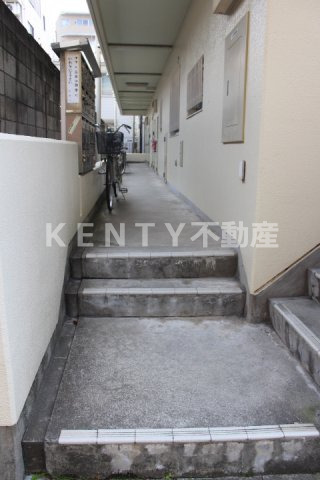 エントランス　落ち着いたエントランスです