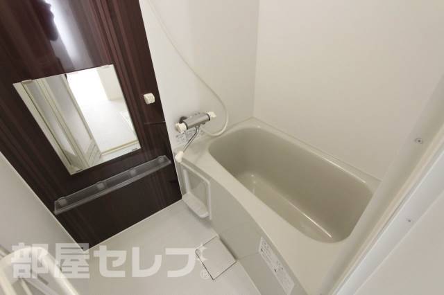 トイレ　※１０２号室の写真です。