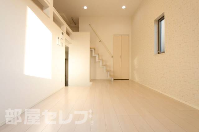 居室・リビング　※１０２号室の写真です。