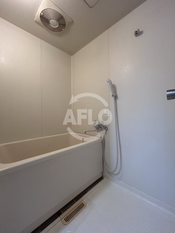 バス・シャワールーム　エバービューハイツ　浴室