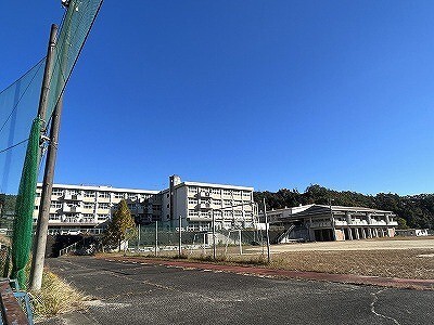 中学校　岐阜市立藍川東中学校（中学校）まで1989m