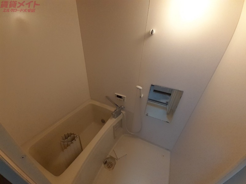 バス・シャワールーム　別部屋反転写真です