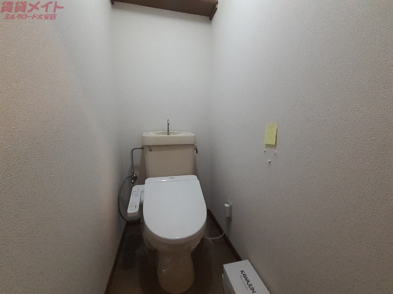 トイレ　別部屋反転写真です