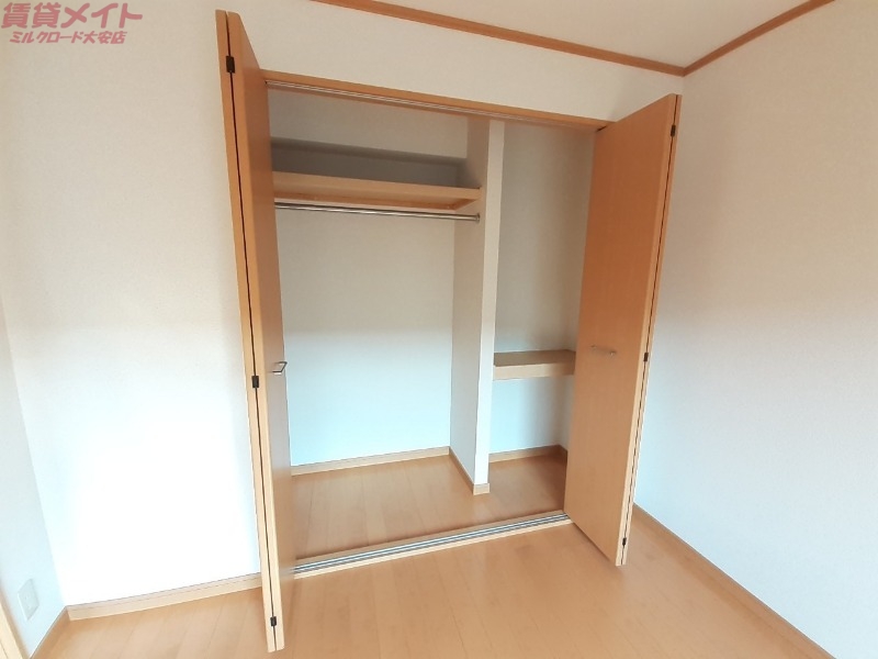 収納　別部屋反転写真です