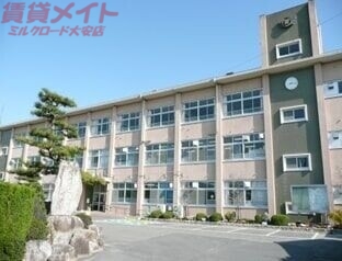 高校・高専　三重県立菰野高校（高校・高専）まで2084m