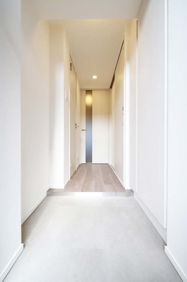 玄関　内装もきれいです