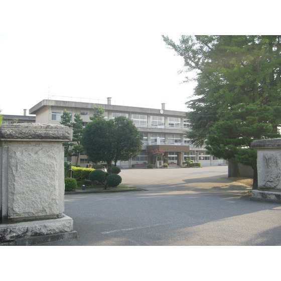 中学校　富山市立西部中学校（中学校）まで618m