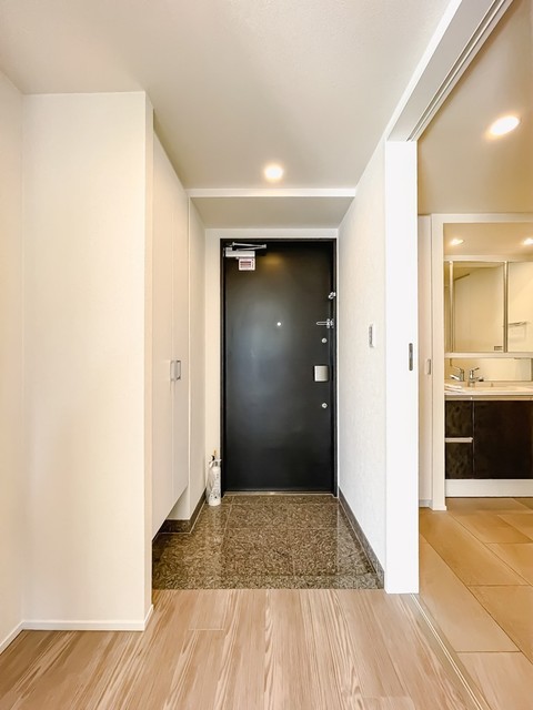 玄関　※写真は同タイプ住戸です。