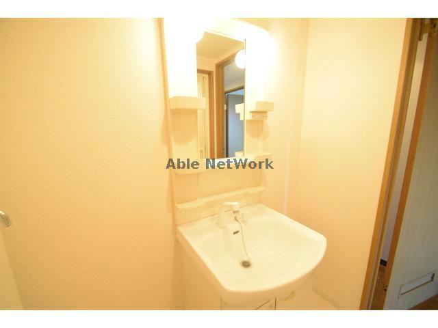 洗面設備　シャンプードレッサー付き独立洗面化粧台！