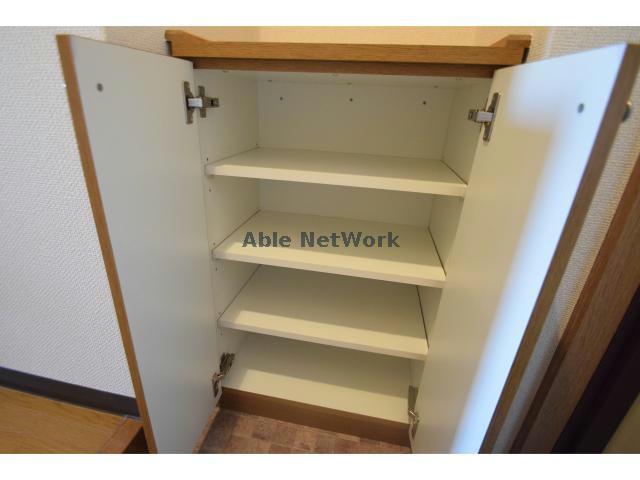 玄関　たくさんしまえるシューズボックス！